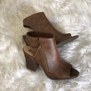 3 1/2 inch block heel peep toe shoes!